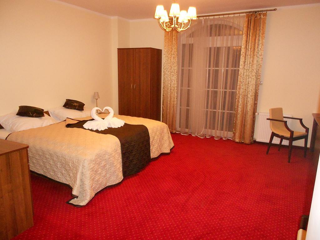 Pokoje Goscinne Viktorjan Raszowa Room photo